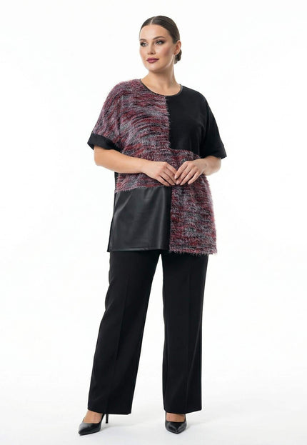 Елегантна официална макси туника в черно, декорирана с кожени елементи и текстуриран пух, показана в цял ръст на бял фон.