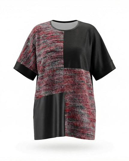 Елегантна макси туника с пачуърк дизайн от пухкава материя в червено и сиво, комбинирана с черен оребрен плат и еко кожа, заснета на бял фон.