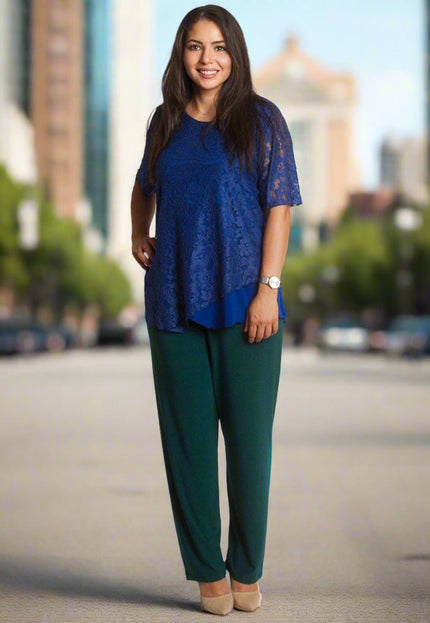 Елегантна права дантелена блуза с асиметричен подгъв - Maxi Market