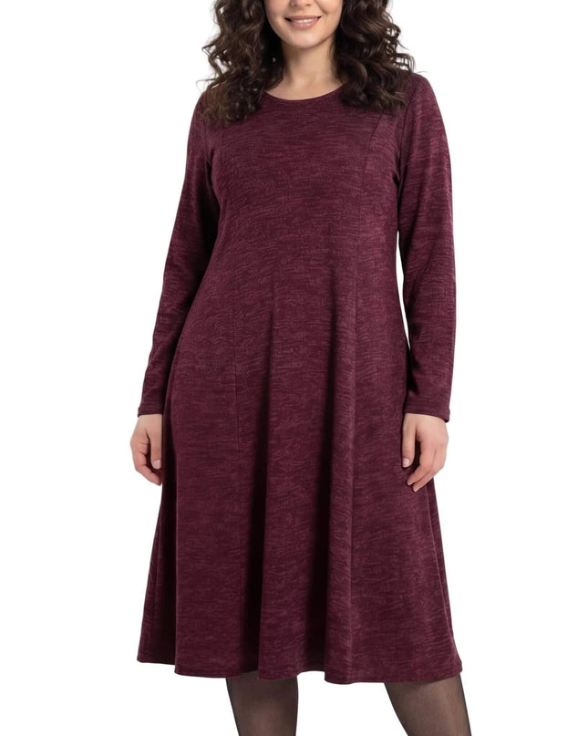 Елегантна разкроена рокля в цвят бордо меланж с дълъг ръкав и вертикални оформящи шевове, представена отпред в цял ръст.