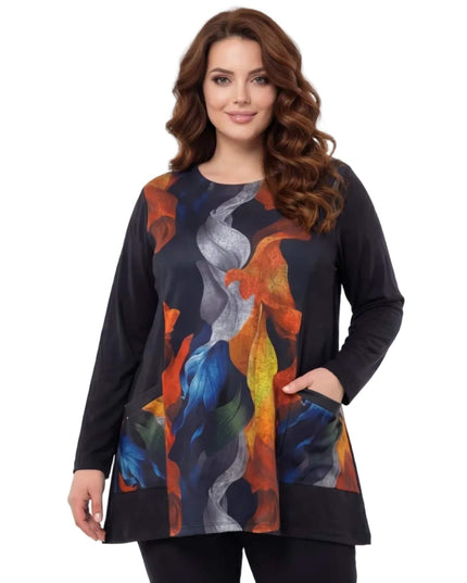 Елегантна черна туника с централен абстрактен принт есенни листа, дълги ръкави и практични джобове, заснета отпред върху бял фон.