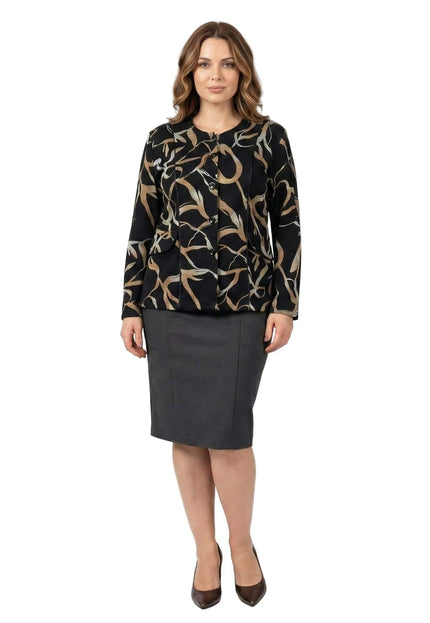 Елегантно черно макси сако с абстрактен десен и копчета, заснето в цял ръст върху модел. Визията показва правата кройка и съчетанието със сива пола.