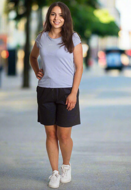 Къси тъмносини шорти с джобове и ластик в големи размери - Maxi Market