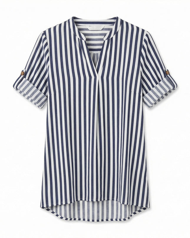 Плосък кадър отпред на бял фон на лятна дамска макси туника в бяло с тъмносиньо вертикално райе, с V-образно деколте и къси ръкави.