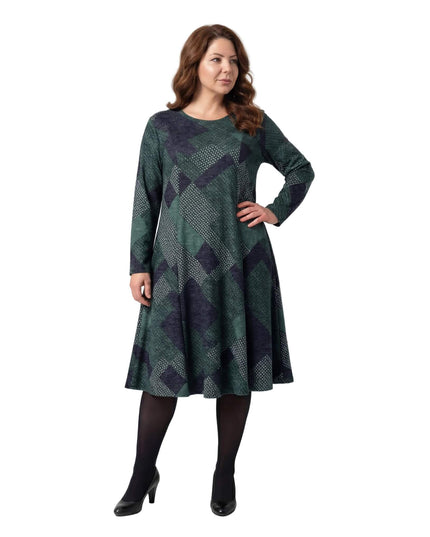 Масленозелена разкроена рокля с геометричен пачуърк и дълги ръкави. Елегантен модел със свободен А-силует, заснет в цял ръст на бял фон.