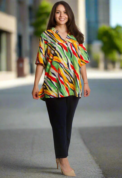 Многоцветна ризка с яка и V - деколте в големи размери - Maxi Market