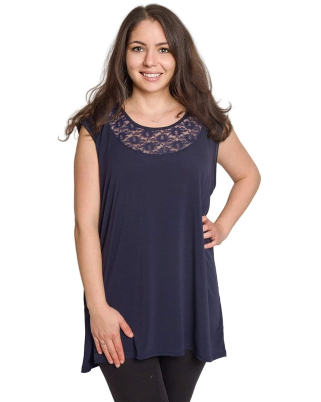 Тъмносиня туника без ръкави с дантелен акцент на деколтето, част от официален комплект, заснета отпред на бял фон.