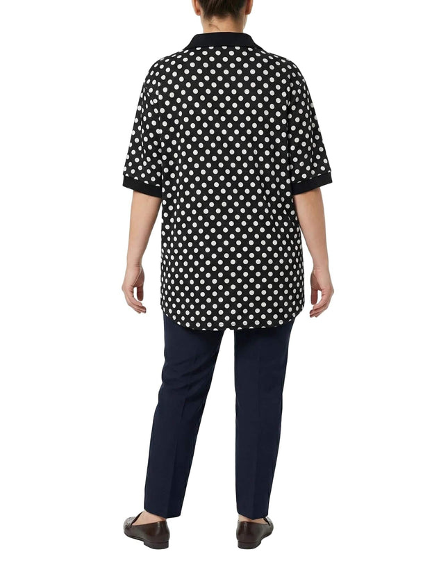 Официална черна макси туника на бели точки с якичка, разкроена кройка, заснета отзад в цял ръст на бял фон.