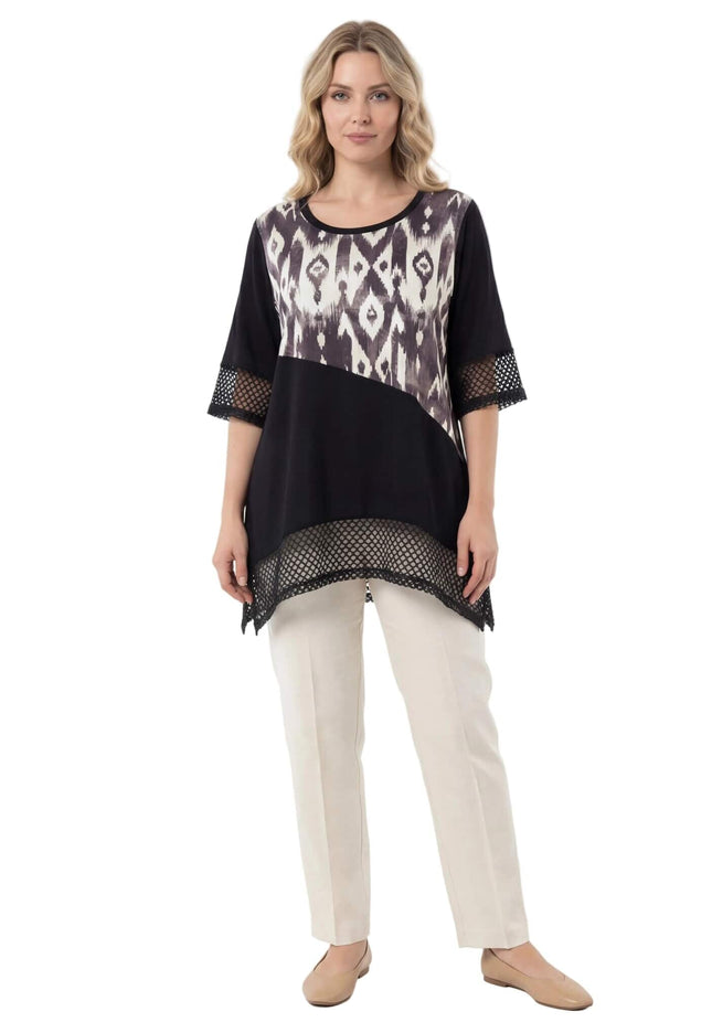 Официална черна макси туника с абстрактен принт, мрежести детайли и асиметрична кройка, представена в цял ръст на бял фон.