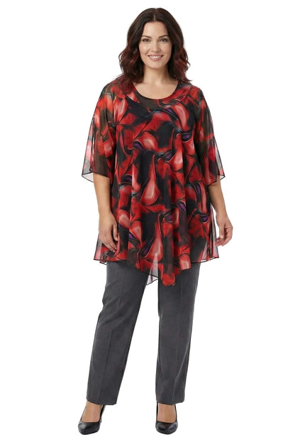 Официална макси туника от шифон с асиметрична кройка и абстрактен десен в червено и черно, заснета отпред върху модел в цял ръст.