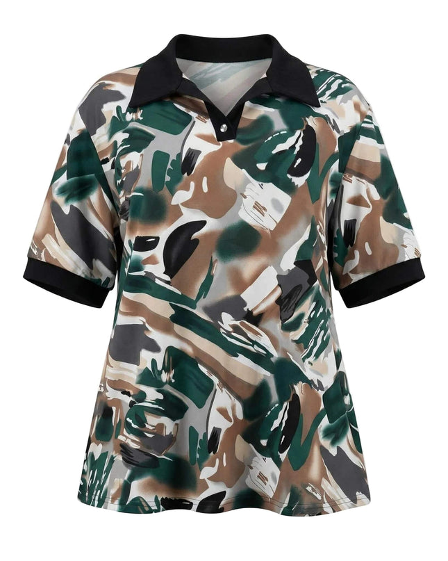 Официална макси туника с разкроен силует и пъстър абстрактен десен, черна якичка и маншети, заснета отпред на бял фон.