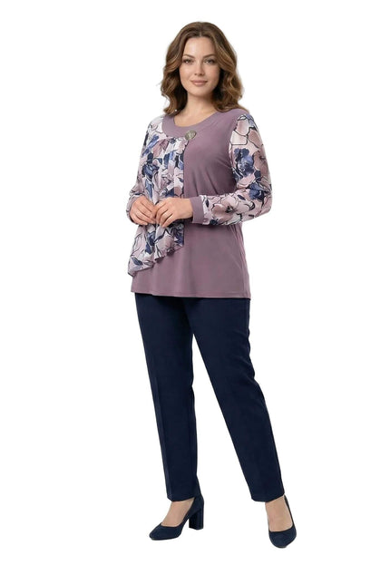 Официална разкроена туника в цвят пепел от рози с красива брошка и елементи от цветен шифон, заснета в цял ръст.