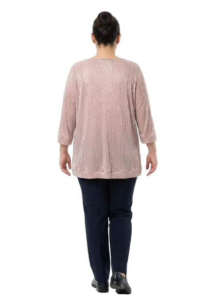 Официална розова туника големи размери с лъскав тюл и ефирна кройка, заснета отзад върху модел на бял фон.