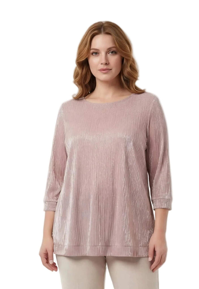 Официална розова туника големи размери с лъскав тюл, обло деколте и ефирни 7/8 ръкави, снимана отпред.