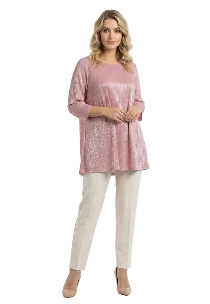 Официална розова туника големи размери с лъскав тюл и 7/8 ръкав, заснета в цял ръст на бял фон.