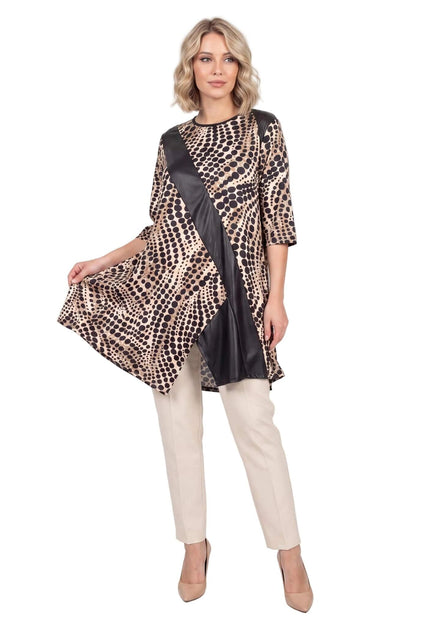 Официална туника големи размери с леопардов принт и еко кожа в цял ръст на бял фон