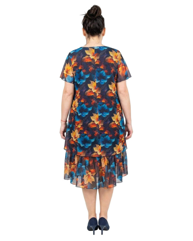 Официална тъмносиня макси рокля от шифон с многоцветен принт на листа, изглед отзад на бял фон