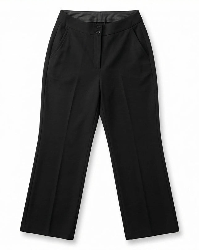 Официален черен панталон големи размери с права кройка, висока талия и странични джобове, заснет в плосък кадър на бял фон.