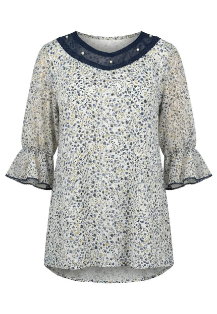 Официална бяла макси туника на цветя с перли и платка от тъмносин тюл на деколтето, заснета в цял ръст на бял фон