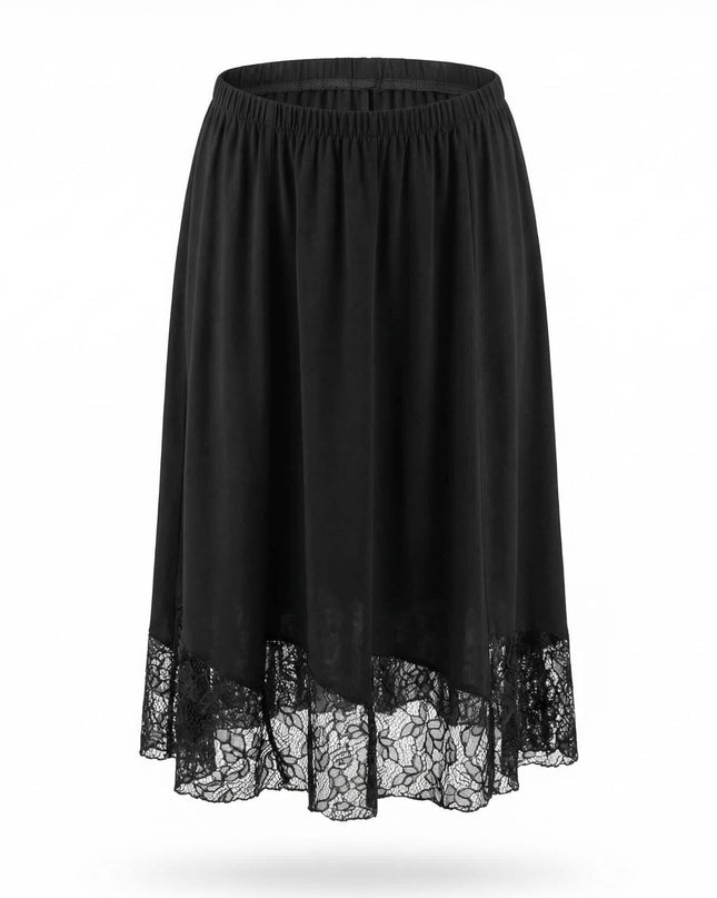Официална черна разкроена макси пола с ластик на талията и широк флорален дантелен завършек, заснета на бял фон.