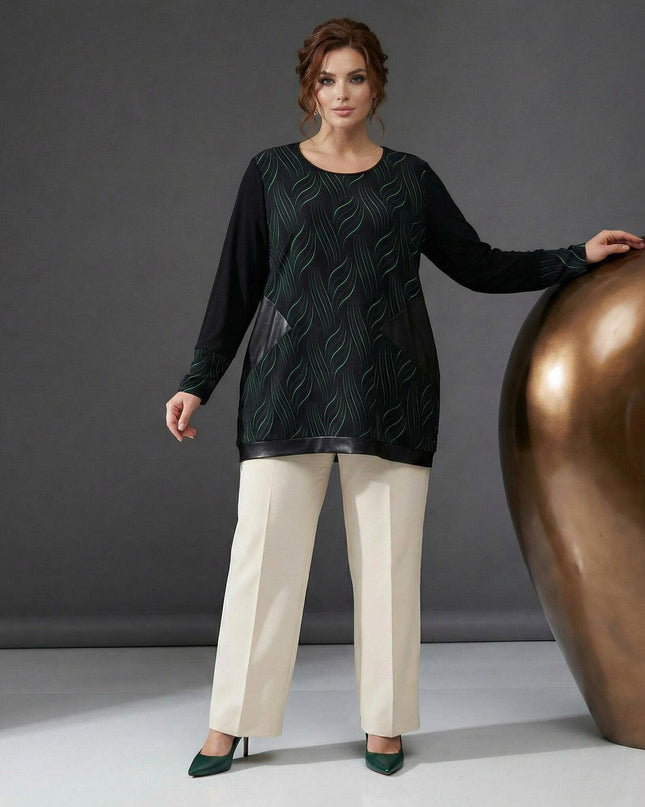 Официална черна макси туника с джобове от еко кожа и зелени мотиви, представена в цял ръст върху модел с панталон в екрю.