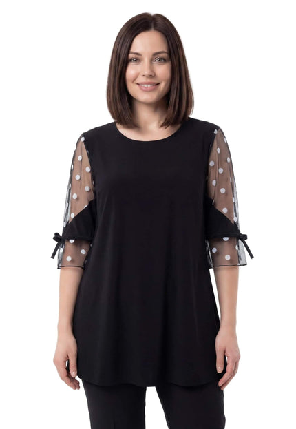 Официална черна туника големи размери с ефирни ръкави от тюл на бели точки и декоративни панделки, поглед отпред.