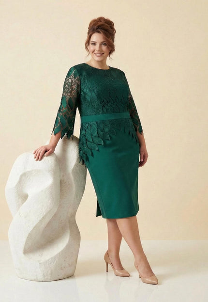 Елегантна официална макси рокля в масленозелен цвят с дантелени детайли, представена върху модел в цял ръст до бяла скулптура.