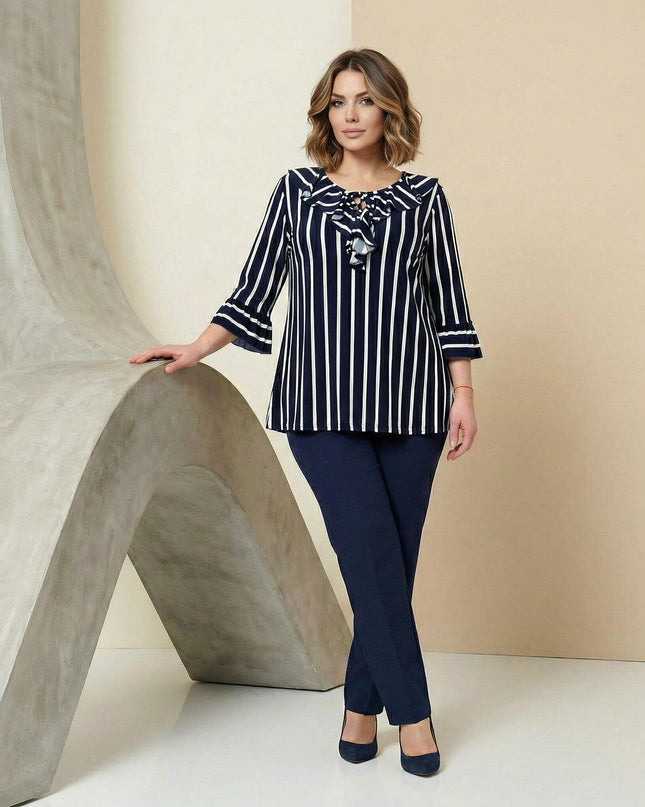 Стилна макси туника на вертикално райе с декоративни връзки и 7/8 ръкави с къдри, представена в цял ръст върху модел.