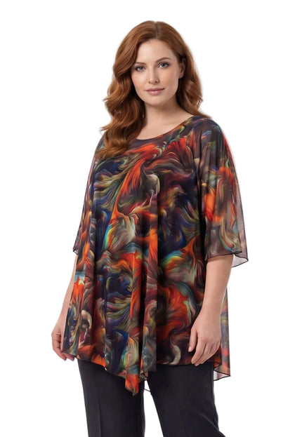 Официална макси туника от шифон с асиметричен дизайн и абстрактен принт в преливащи червени нюанси, заснета отпред на бял фон.