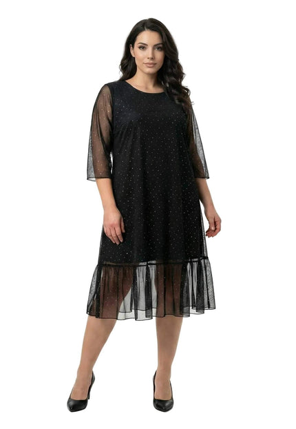 Официална разкроена макси рокля в черно от шифон с камъни и 7/8 ръкави, заснета в цял ръст на бял фон.