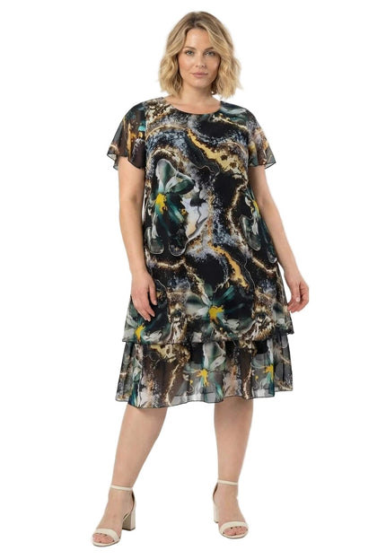 Официална разкроена макси рокля от шифон в шарен десен с флорални елементи. Снимка в цял ръст на модел, показваща ефирната материя и дължината под коляното на бял фон.