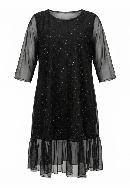 Елегантна черна макси рокля от шифон с декоративни камъни и 7/8 ръкави, разкроен модел с волан в долната част, заснета в цял ръст на бял фон