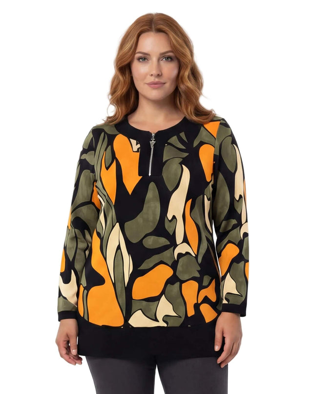 Официална разкроена макси туника с функционален цип на деколтето и шарен абстрактен принт в зелено и оранжево, заснета отпред.