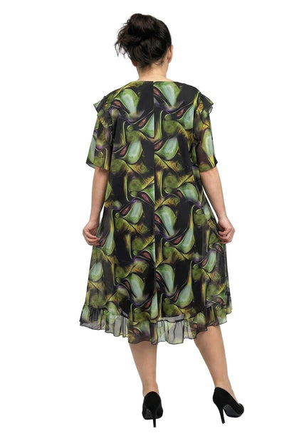 Официална шифонена рокля с разкроена кройка и пъстър десен в зелени нюанси, представена в изглед отзад в цял ръст.