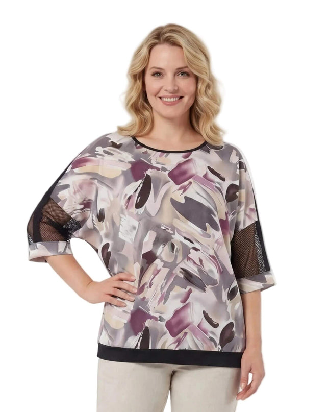 Официална туника големи размери с абстрактен десен в лилаво и сиво, с черни мрежести ръкави. Изглед отпред.