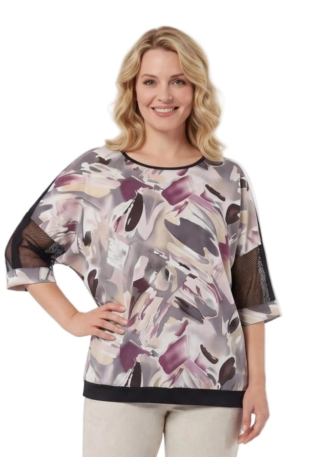 Официална туника големи размери с абстрактен десен в лилаво и сиво, с черни мрежести ръкави. Изглед отпред.