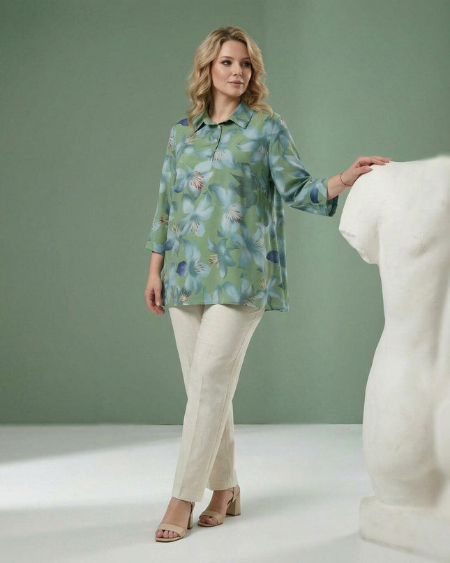 Официална зелена макси риза на цветя с 7/8 ръкави и разкроен силует, представена в цял ръст.