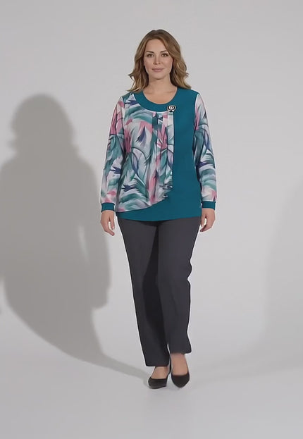 Видео на модел, представящ Официална макси туника в цвят петрол с ефирен шифон и брошка в студийна среда