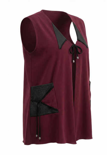 Страничен изглед на разкроен макси елек в цвят бордо, показващ детайл на джоба с капак от еко кожа и връзките с метални накрайници.