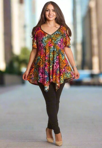 Разкроена дълга туника в големи размери с цветен принт - Maxi Market