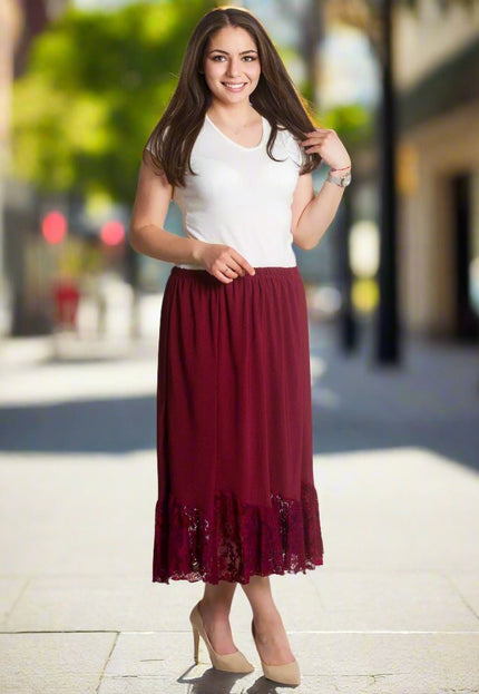 Разкроена макси пола в цвят бордо с дантела - Maxi Market