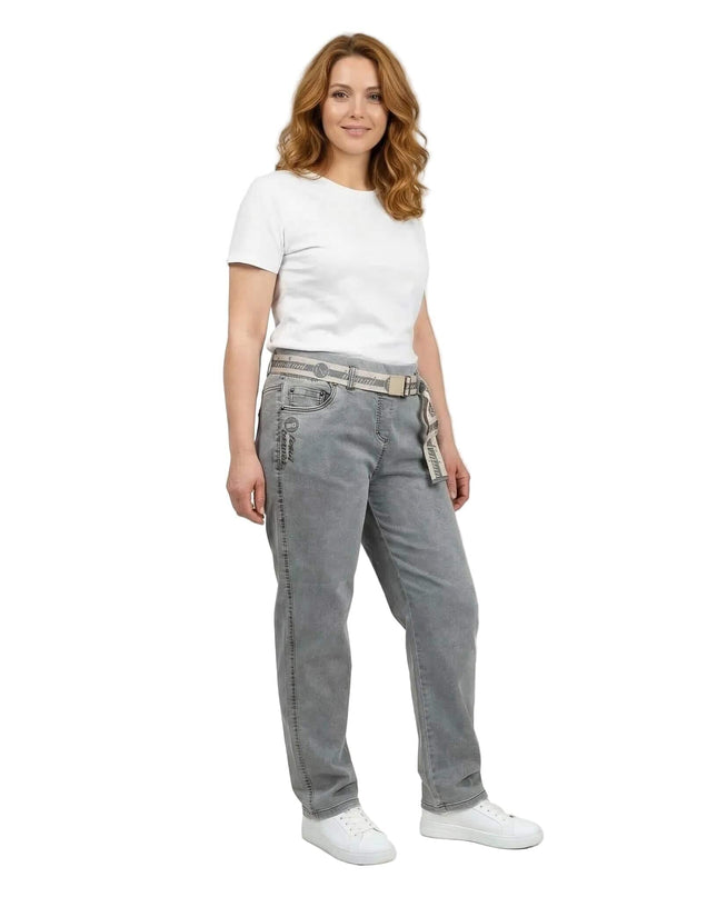 Сиви ежедневни макси дънки с права кройка и ластик в талията, представени в кадър цял ръст на бял фон.