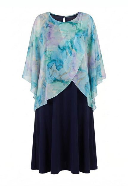Тъмносиня официална рокля с ефирно шифонено наметало в акварелен принт, заснета отпред на бял фон.