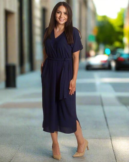 Тъмносиня права рокля с V - деколте и коланче в макси размери - Maxi Market